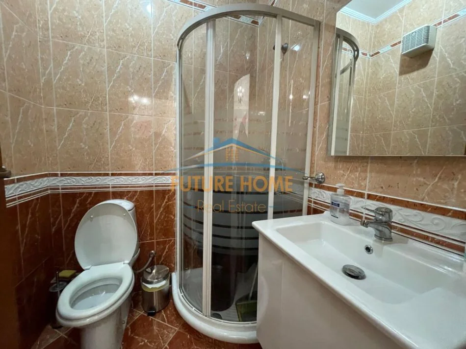 Tirane, jepet me qera ambjent biznesi Kati 5, 122 m² 1.400 € (Blloku)