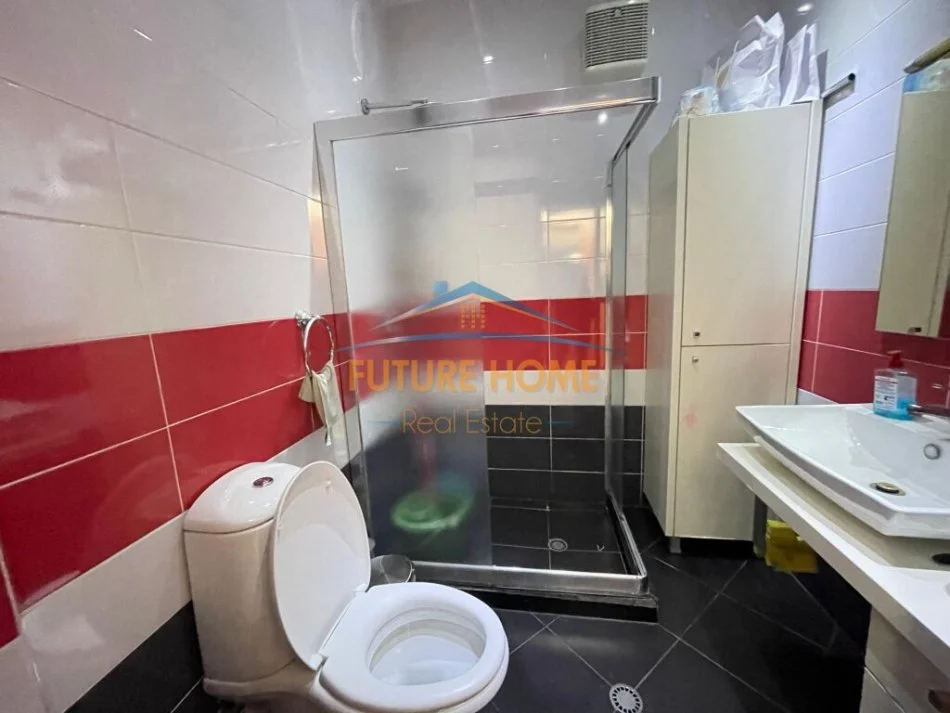 Tirane, jepet me qera ambjent biznesi Kati 5, 122 m² 1.400 € (Blloku)