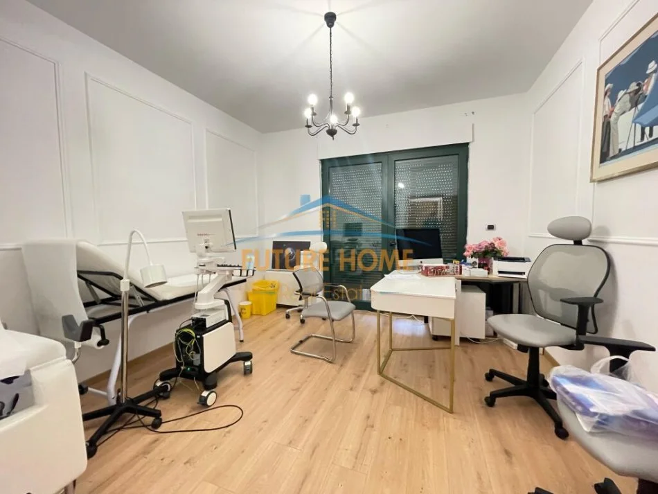Tirane, jepet me qera ambjent biznesi Kati 5, 122 m² 1.400 € (Blloku)