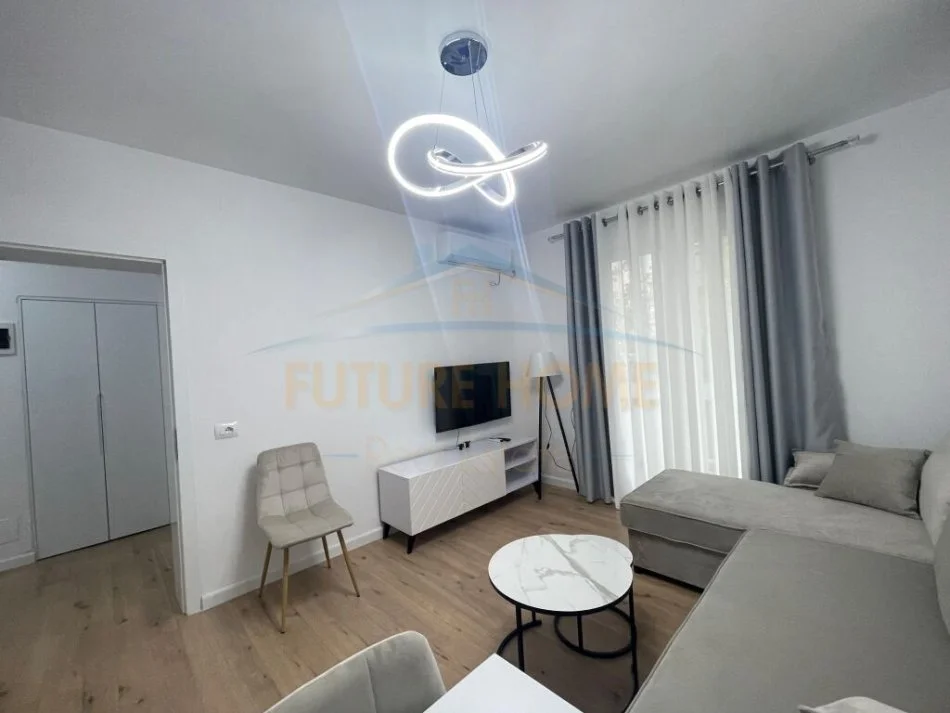 Tirane, jepet me qera apartament 2+1 Kati 3, 60 m² 600 € 