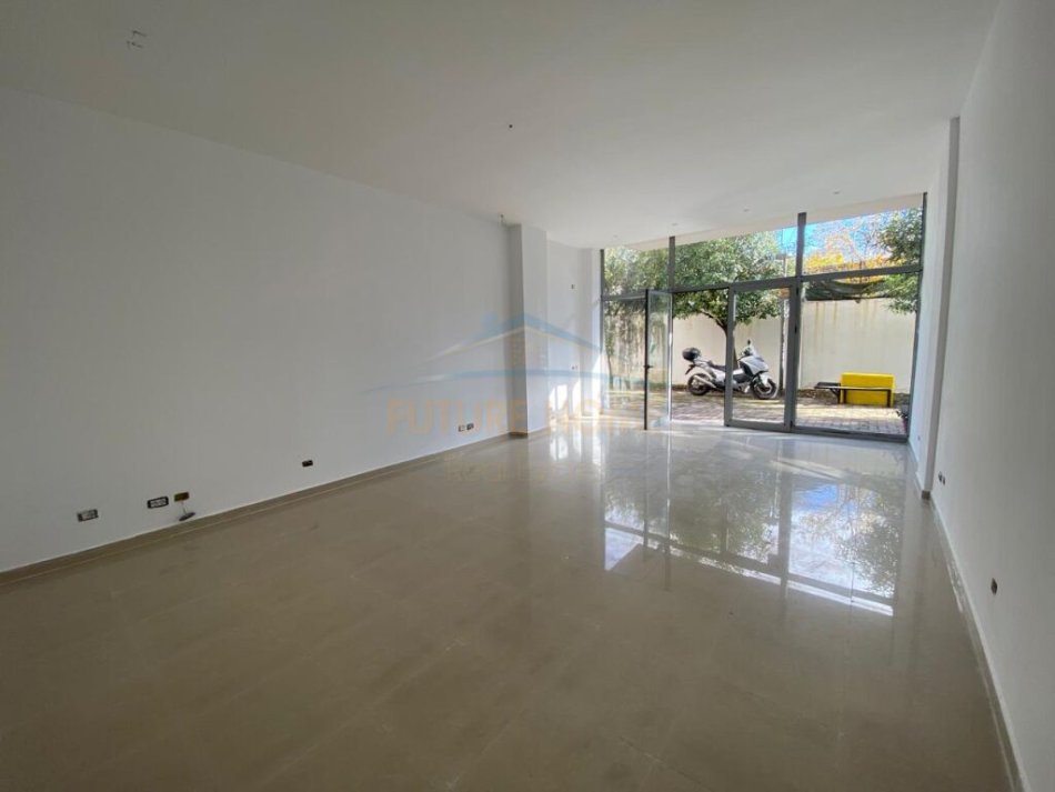 Tirane, jepet me qera ambjent biznesi Kati 0, 45 m² 450 € (Don Bosko, Tirane,)