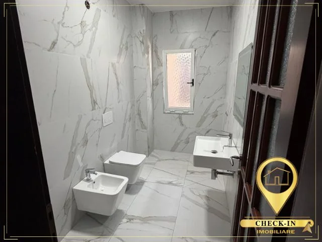 Tirane, jepet me qera zyre Kati 4, 177 m² 1.800 € (Sheshi Wilson)