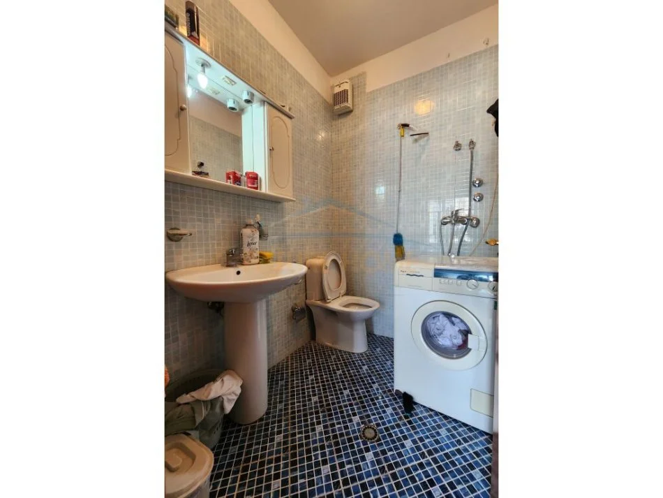 Tirane, jepet me qera apartament 2+1 Kati 12, 125 m² 1.100 € (Zogu i Zi)