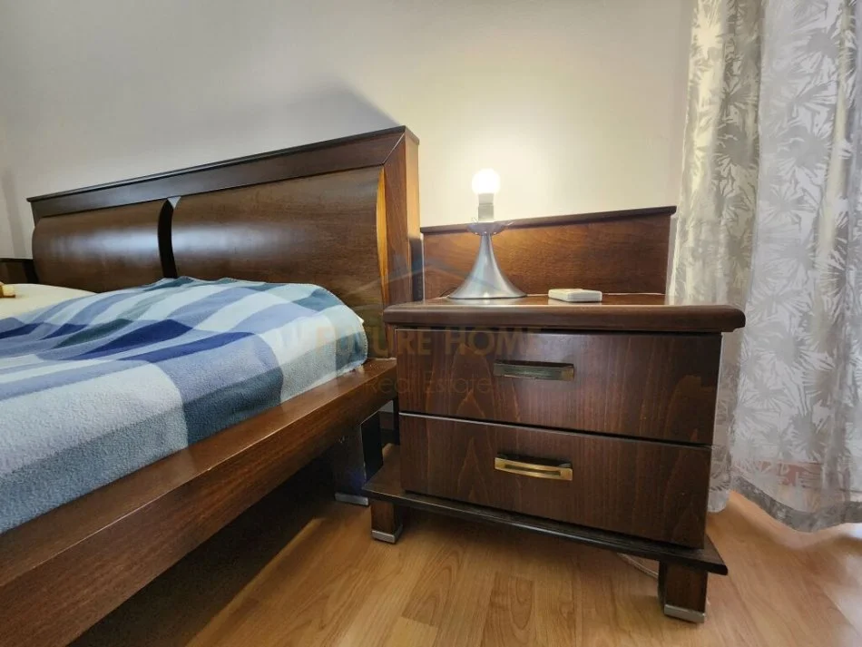 Tirane, jepet me qera apartament 2+1+Ballkon Kati 12, 125 m² 1.000 € (Zogu i Zi)