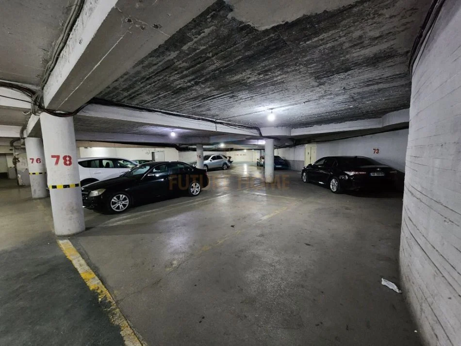 Tirane, jepet me qera apartament 2+1 Kati 12, 125 m² 1.100 € (Zogu i Zi)