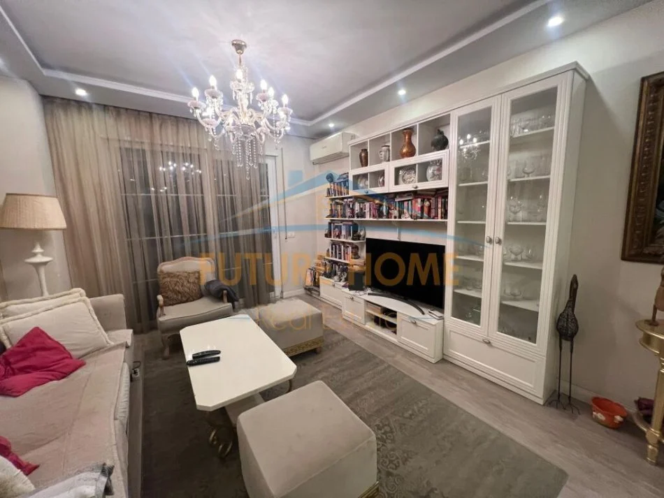 Tirane, shitet apartament 2+1+Ballkon Kati 2, 109 m² 155.000 € (Unaza e Re)