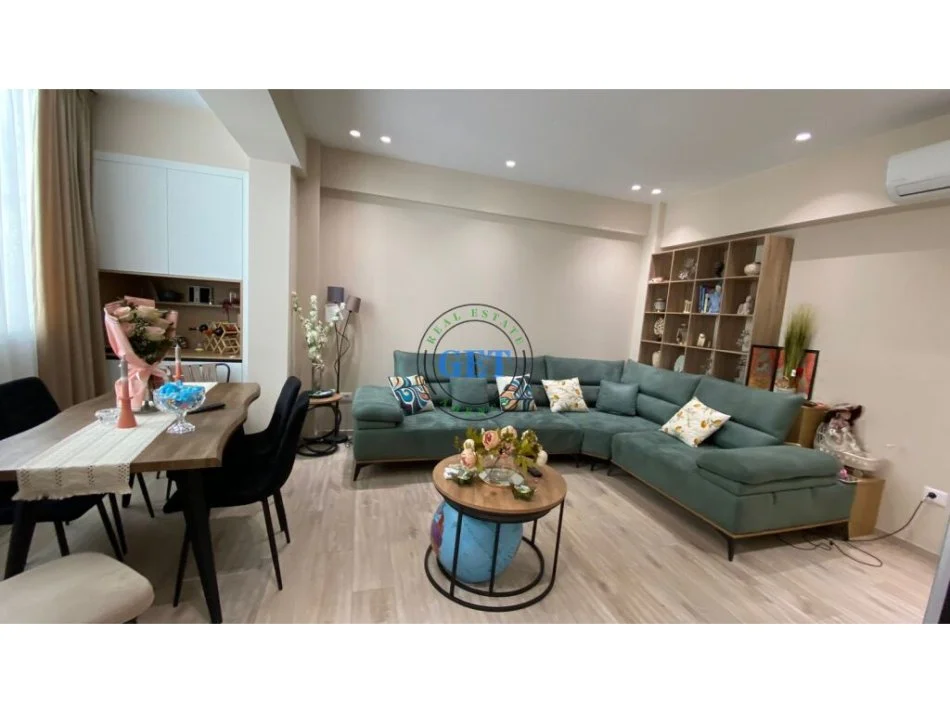 Durres, shitet apartament 2+1 Kati 4, 81 m² 135.000 € (Rruga e portit)