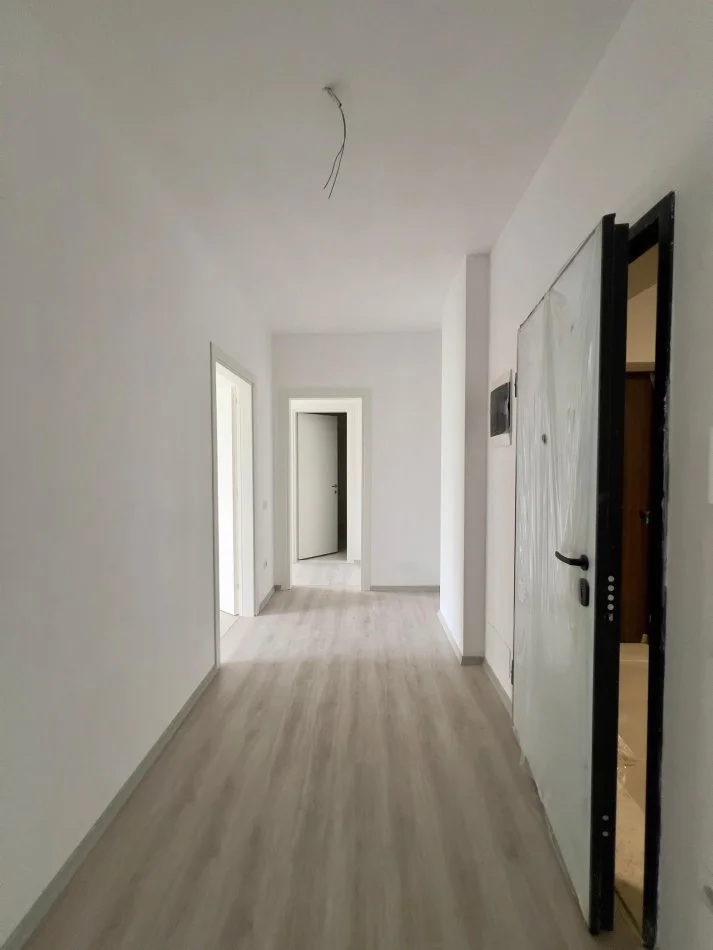 Tirane, shitet apartament 2+1+Ballkon Kati 2, 112 m² 95.000 € (Bulevardi blu)