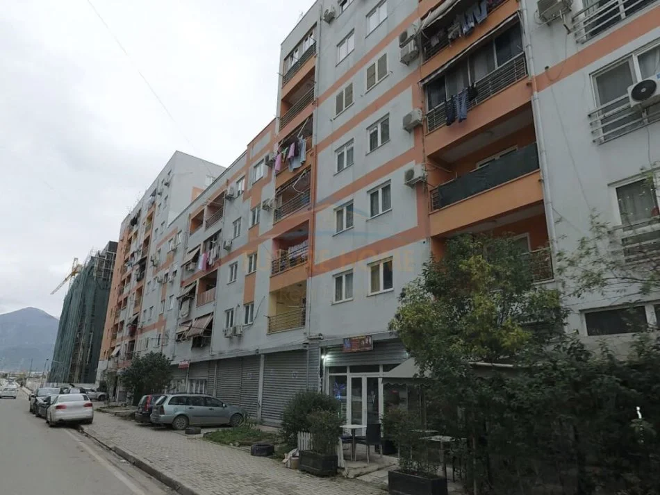 Tirane, jepet me qera ambjent biznesi Kati 0, 200 m² 1.600 € (Filip Jano)