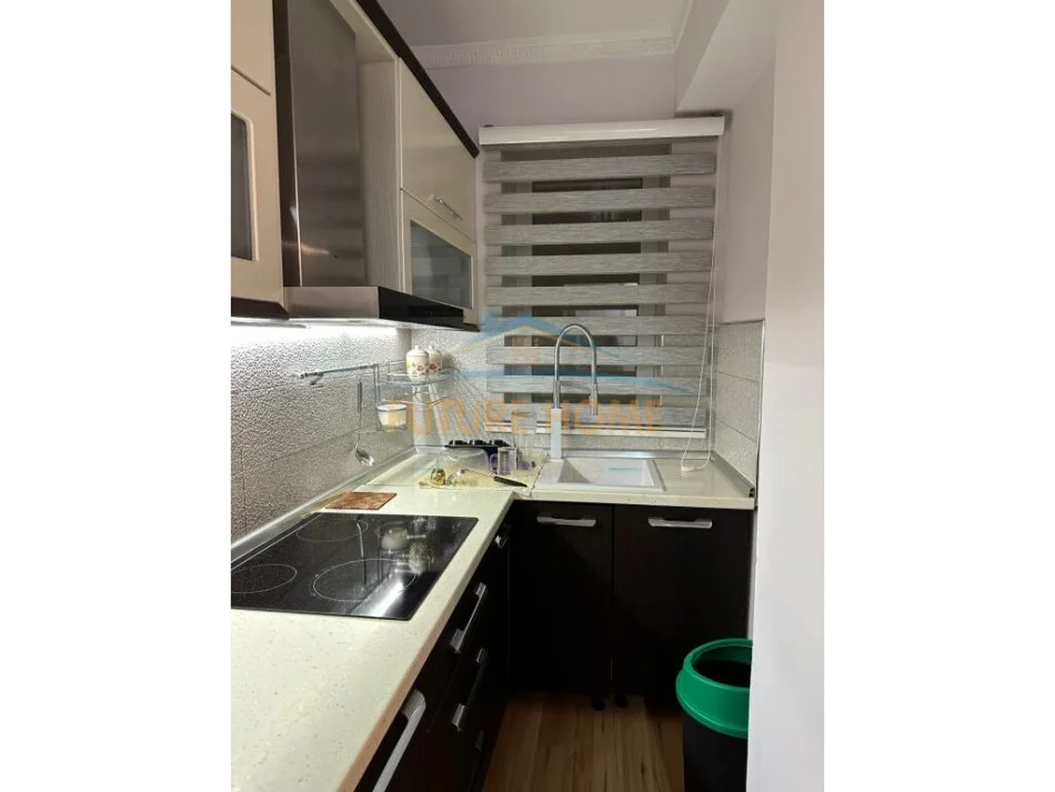 Tirane, jepet me qera apartament 2+1+Aneks+Ballkon Kati 3, 89 m² 700 € (Komuna e Parisit)