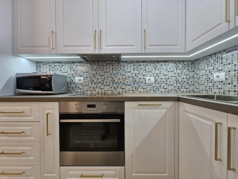 Tirane, jepet me qera apartament 2+1 Kati 2, 100 m² 750 € (Myslym Shyri)