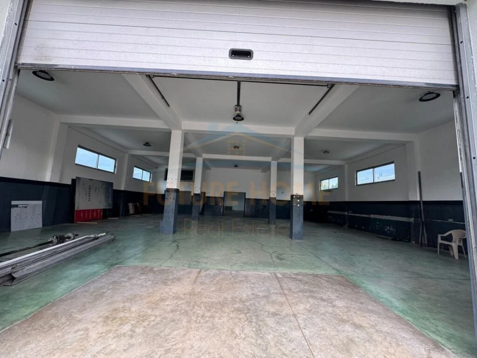 Durres, jepet me qera ambjent biznesi Kati 0, 2.846 m² 2.000 € (Autostrada Durres-Tirane)