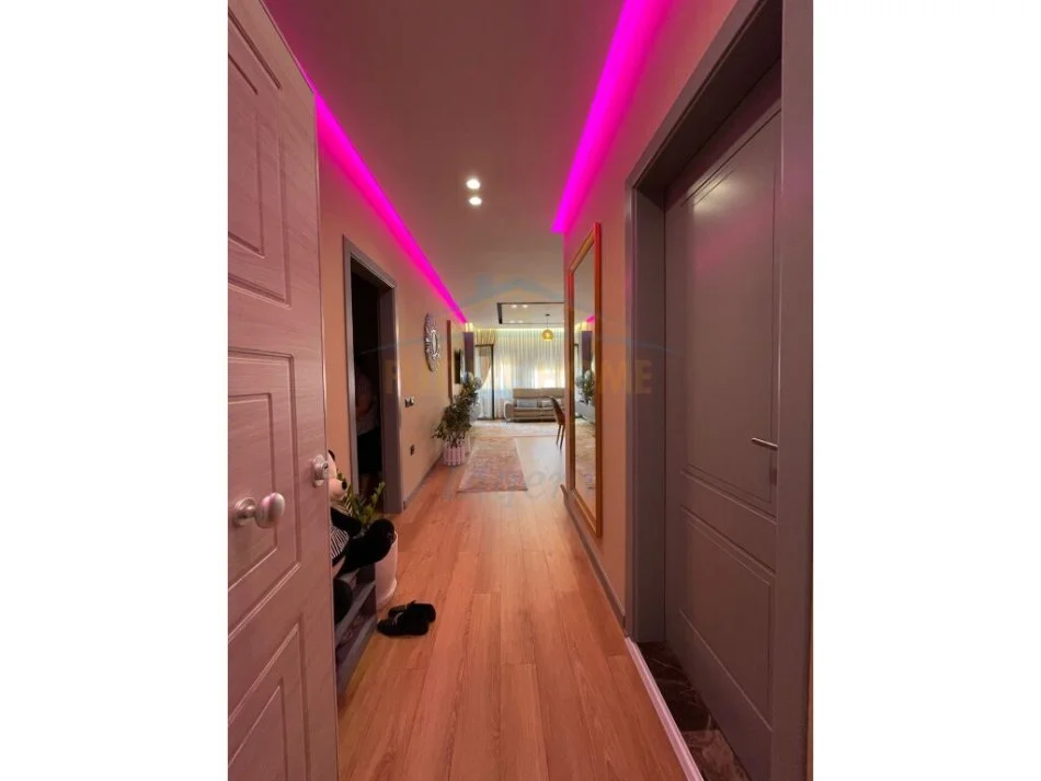 Tirane, shitet apartament 1+1 , 70 m² 160.000 € (Rruga e Zallit)