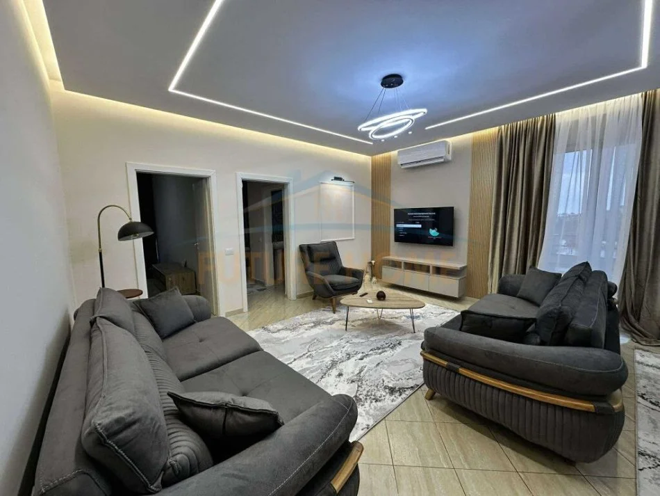Tirane, shitet apartament 2+1 Kati 3, 125 m² 162.000 € (FRESKU)