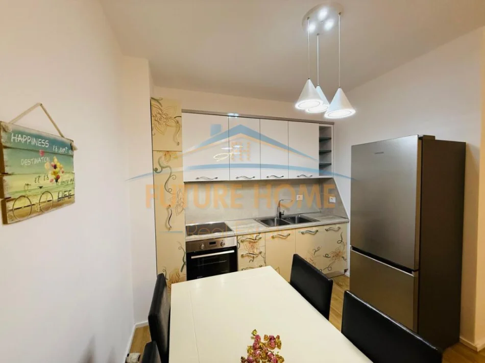 Tirane, jepet me qera apartament 1+1 Kati 9, 64 m² 450 € (Kompleksi Golden Park)
