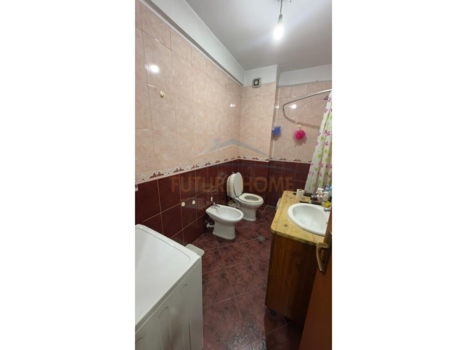 Tirane, shitet apartament 1+1+Ballkon Kati 10, 67 m² 157.000 € (stacioni i trenit)