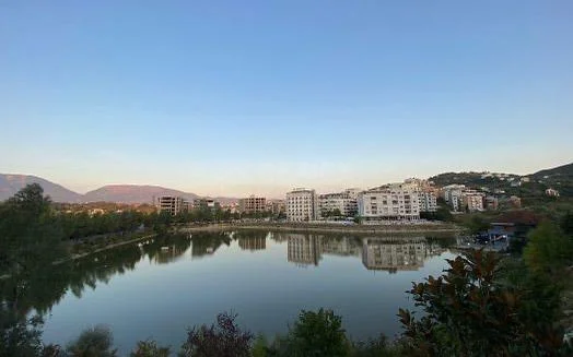 Tirane, shitet apartament 2+1+Ballkon Kati 4, 120 m² 239.000 € (tek Liqeni Thate)
