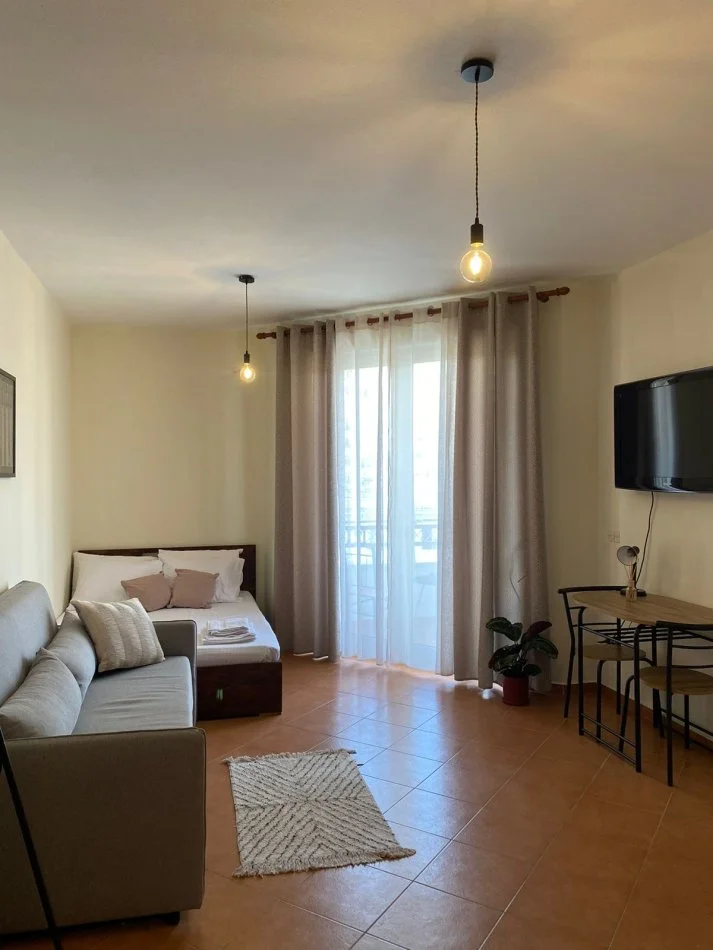 Tirane, jepet me qera garsonier Kati 4, 35 m² 550 € (Stadiumi Air Albania , Gjimnazi Asim Vokshi)
