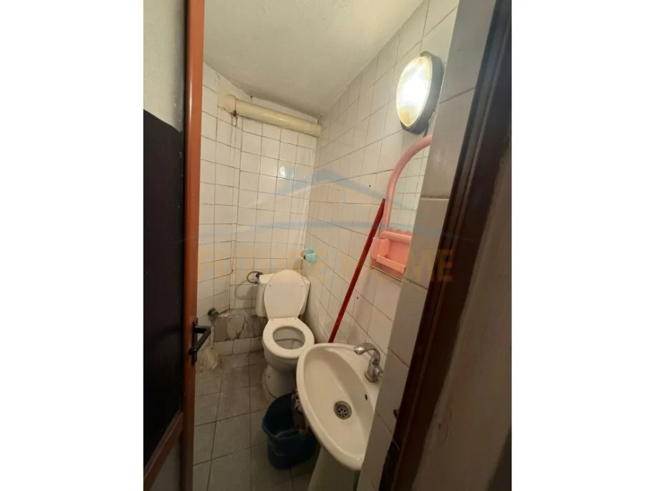 Korce, shitet ambjent biznesi Kati 0, 67 m² 74.000 € (Lagjia 9, Korçë)