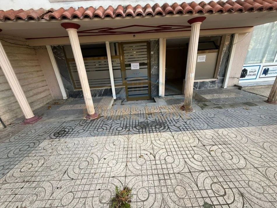 Korce, shitet ambjent biznesi Kati 0, 67 m² 74.000 € (Lagjia 9, Korçë)