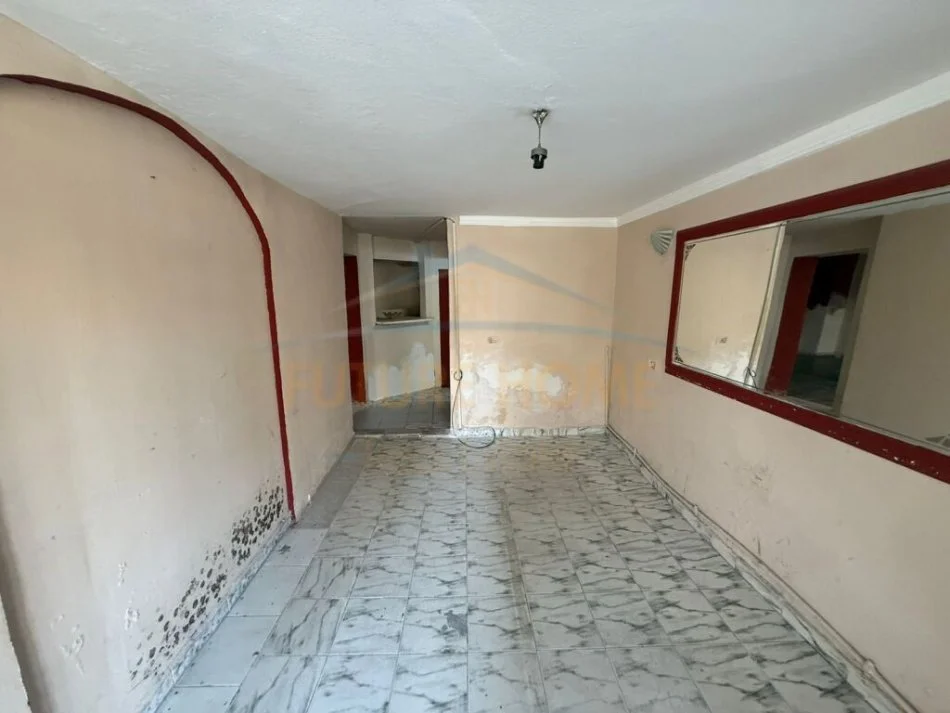 Korce, shitet ambjent biznesi Kati 0, 67 m² 74.000 € (Lagjia 9, Korçë)