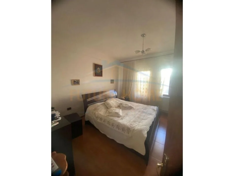 Kolonje, shitet shtepi 4+1+Ballkon Kati 4, 985 m² 200.000 € (Aksi Ersekë-Leskovik.)