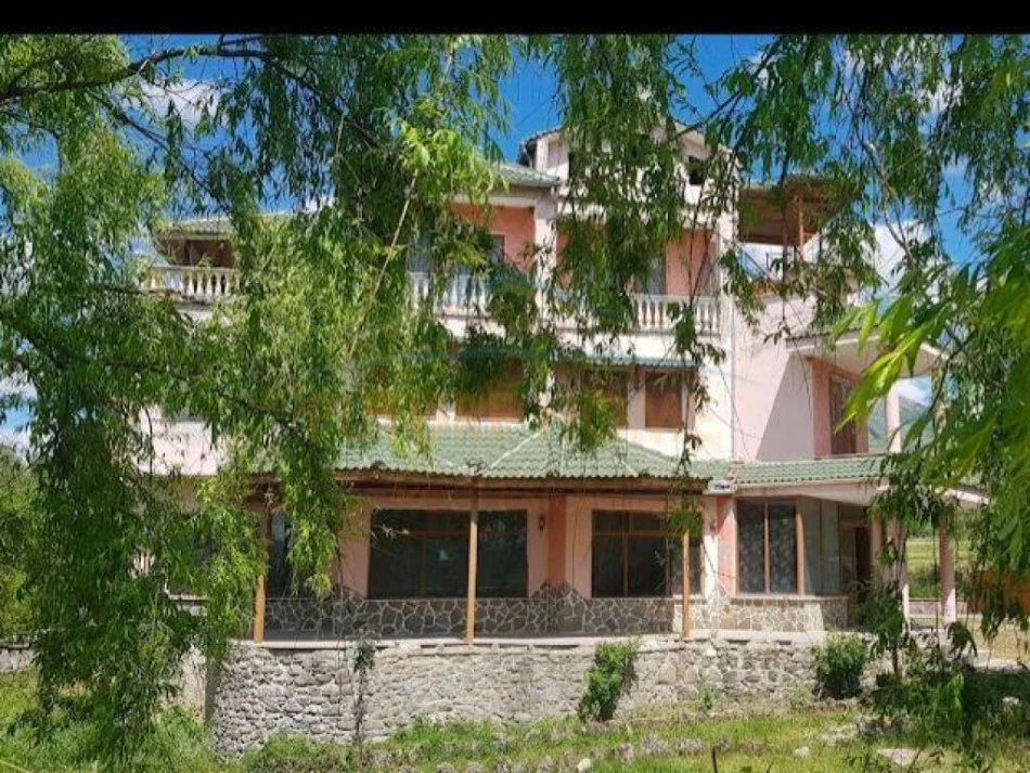 Kolonje, shitet shtepi 4+1+Ballkon Kati 4, 985 m² 200.000 € (Aksi Ersekë-Leskovik.)