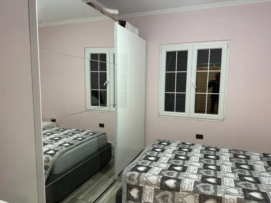 Tirane, shitet apartament 3+1+Aneks+Ballkon Kati 4, 192.000 € (Rruga e dibres)