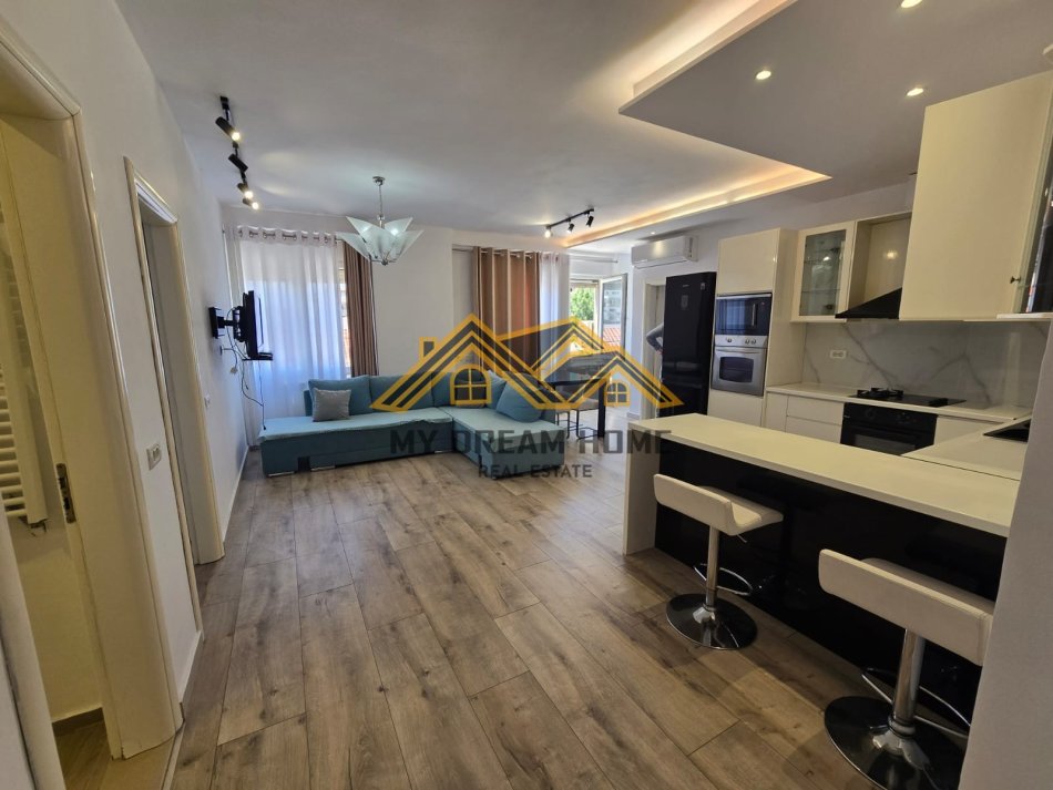 Durres, jepet me qera apartament 2+1 Kati 9, 90 m² 450 € (Plazh)