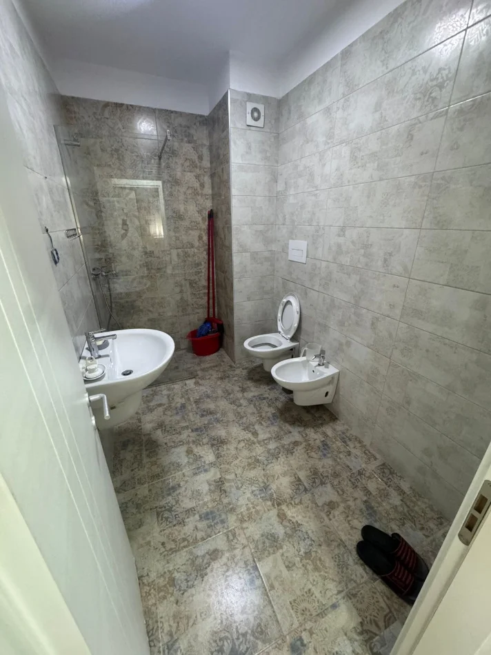 Tirane, jepet me qera apartament 1+1+Ballkon Kati 5, 62 m² 500 € (Tower Bridge 3)