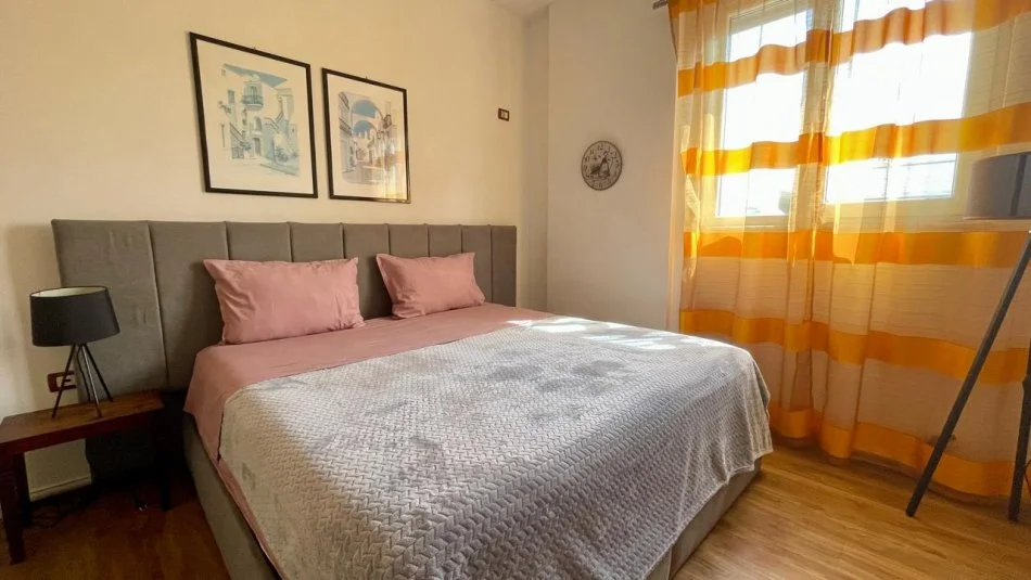 Tirane, jepet me qera apartament 1+1 Kati 7, 75 m² 700 € (Pazari i ri)