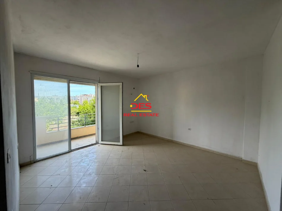 Vlore, shitet apartament 2+1+Ballkon Kati 3, 82 m² (Rruga Sazani)
