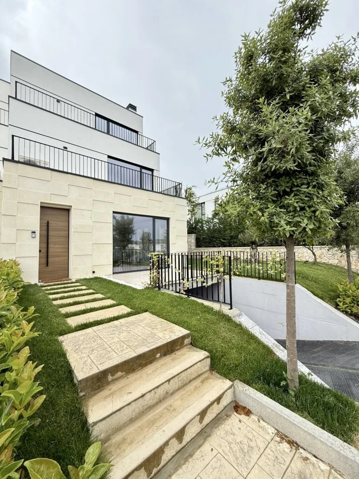 📣 QERA Vile e Bashkengjitur 📍 Forest Residence, Liqnei i Thate ✨