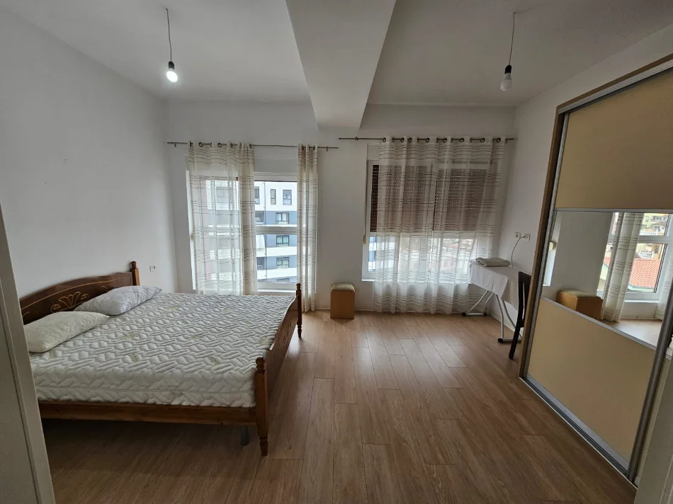 Tirane, jepet me qera apartament 2+1+parkim  Kati 6, 100 m² 550 € (Residenca Mangalem ne Ali Dem)