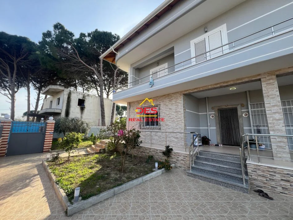 Vlore, jepet me qera shtepi 2+1+Ballkon Kati 0, 120 m² 300 € (Rruga Sazani)