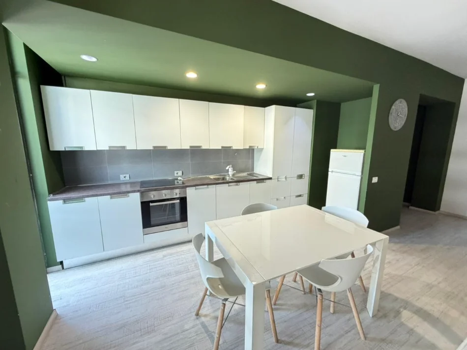 Tirane, jepet me qera apartament 2+1 Kati 9, 120 m² 850 € (bulevardi zogu i pare)