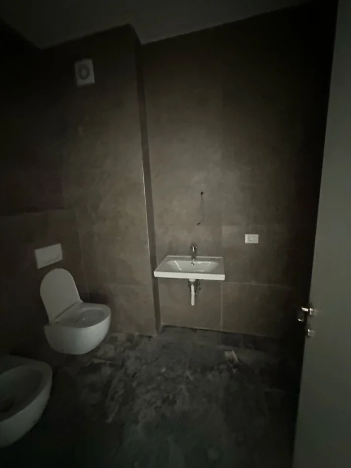 Tirane, jepet me qera zyre Kati 7, 75 m² 650 € (Parku Olimpik)