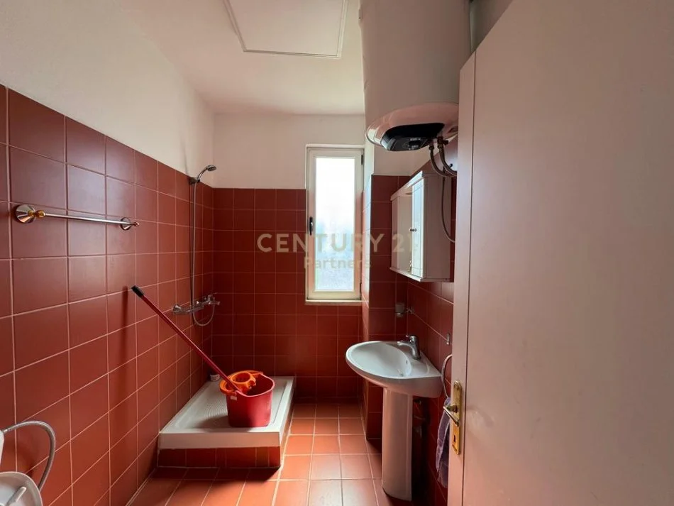 Tirane, jepet me qera apartament 1+1 Kati 7, 62 m² 380 € (Astir)