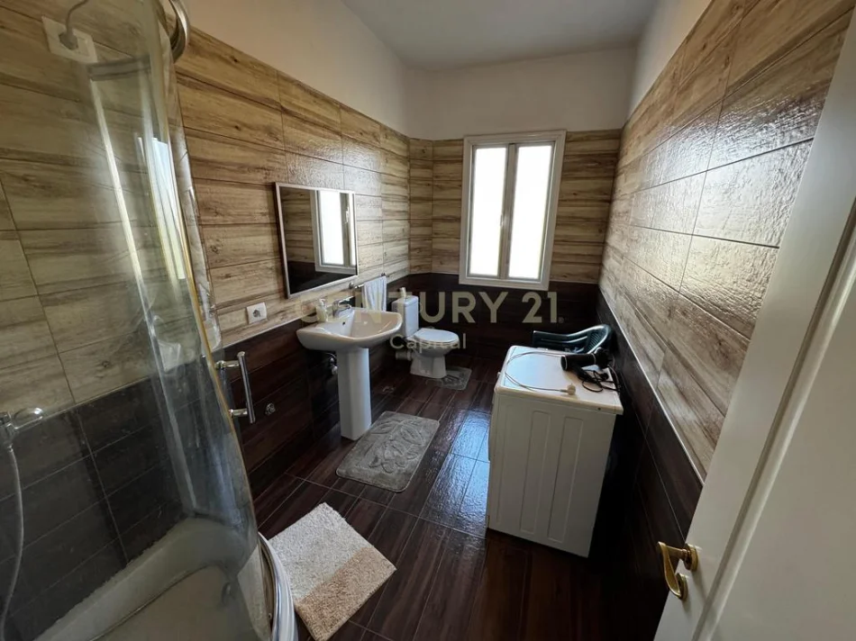 Tirane, shes Vile 5+1 Kati 3, 360 m² 644.000 € (Porcelan)