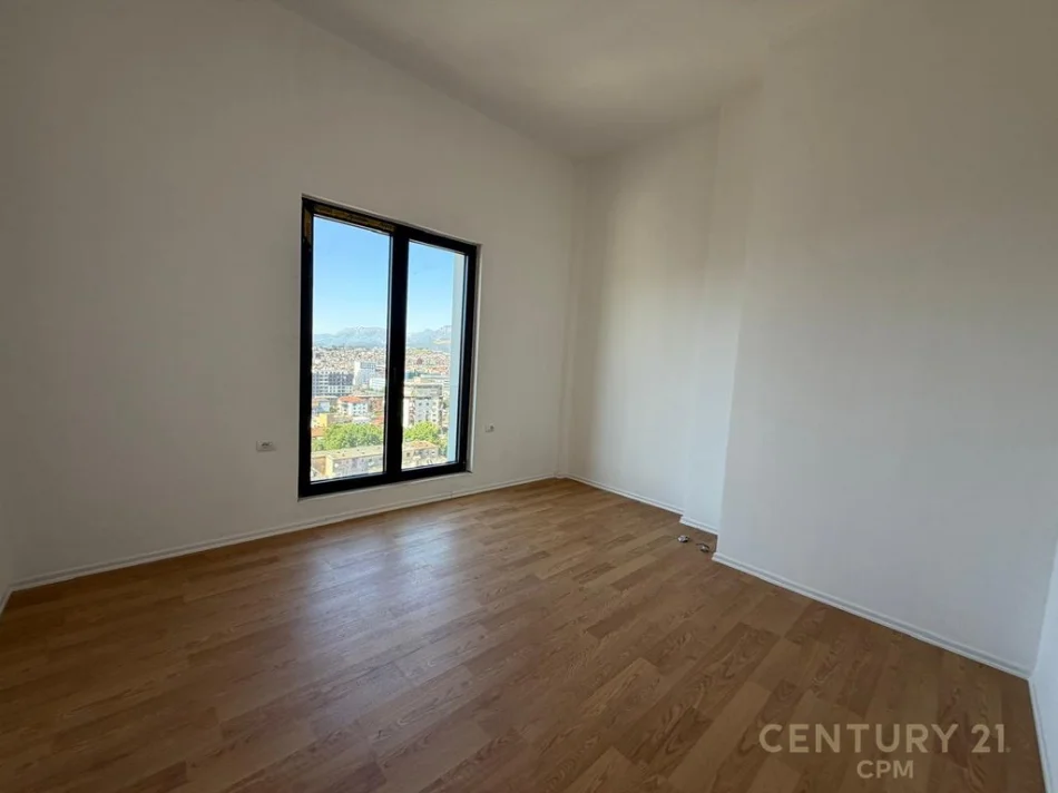 Tirane, shes apartament 3+1 Kati 13, 133 m² 395.000 € (Rruga e Barrikadave)