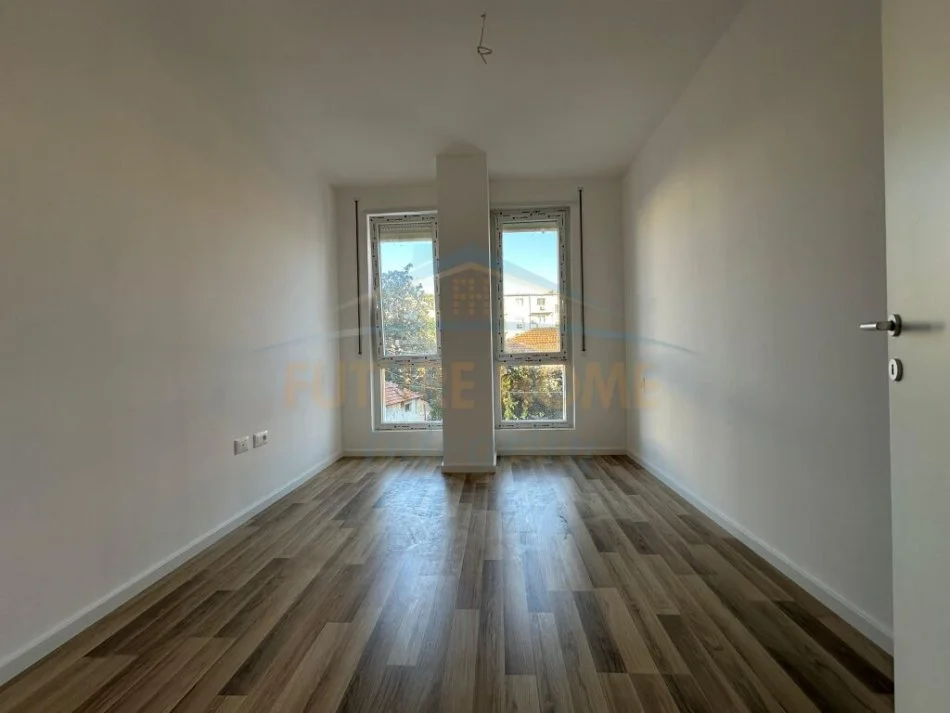 Tirane, jepet me qera apartament Kati 1,  2+1+2+Parkim 98 m² 800 € (TREGU ELEKTRIK TIRANE)