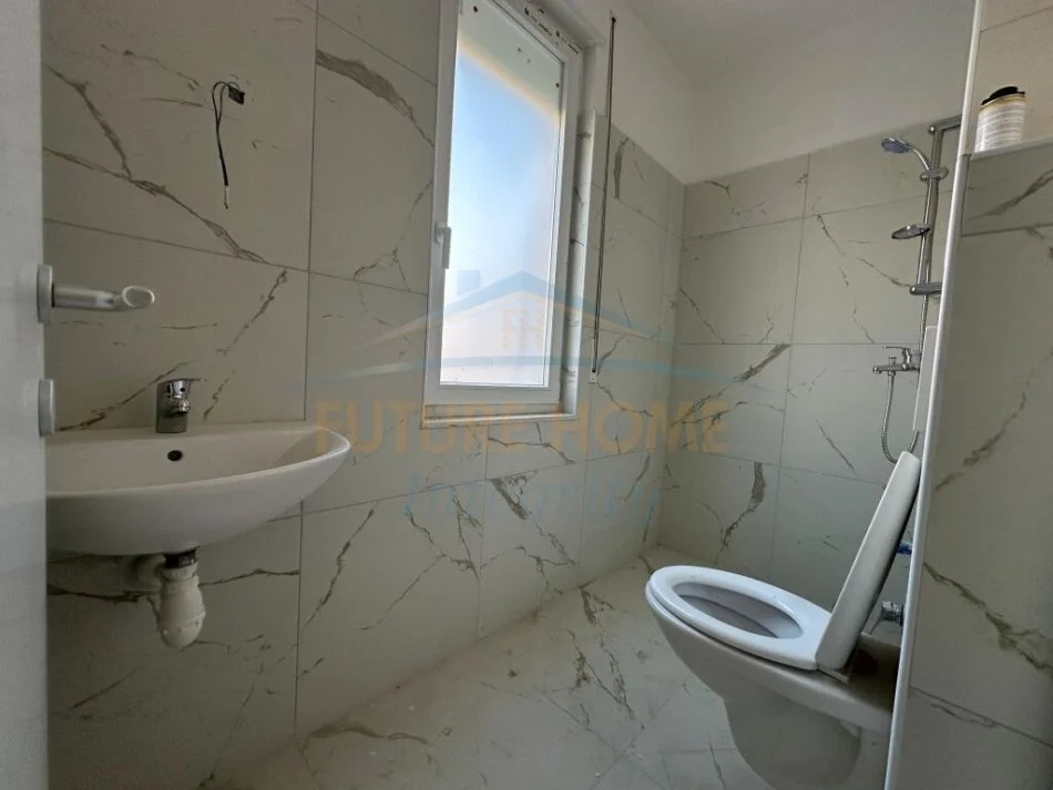 Tirane, jepet me qera apartament Kati 1,  2+1+2+Parkim 98 m² 800 € (TREGU ELEKTRIK TIRANE)