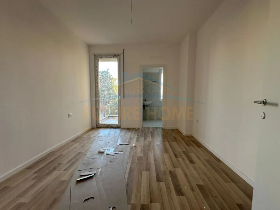 Tirane, jepet me qera apartament Kati 1,  2+1+2+Parkim 98 m² 800 € (TREGU ELEKTRIK TIRANE)