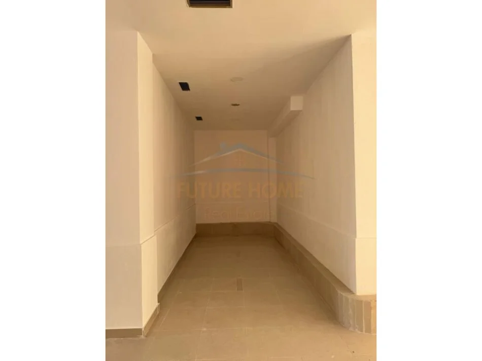 Tirane, jepet me qera ambjent biznesi Kati 0, 103 m² 800 € (Pjeter Budi)