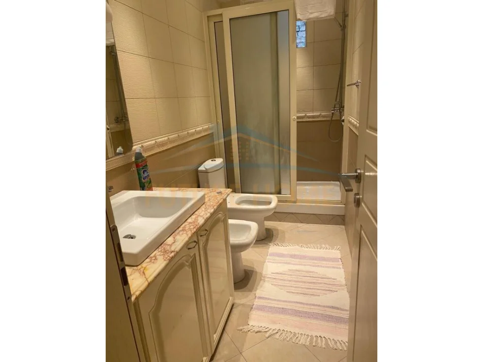 Tirane, jepet me qera apartament 3+1+Ballkon Kati 2, 120 m² 800 € (Shkolla e Baletit)