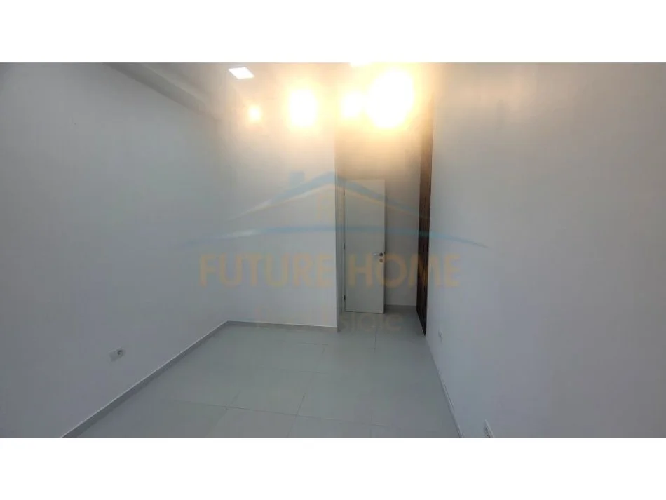 Korce, jepet me qera ambjent biznesi Kati 0, 17 m² 200 € ,Lagjia 9, Korçë, (KO47377)