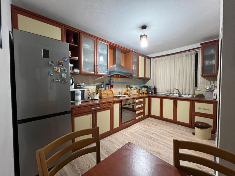 Tirane, shitet apartament 3+1 Kati 4, 110 m² 150.000 € (Rrugen Idriz Dollaku)