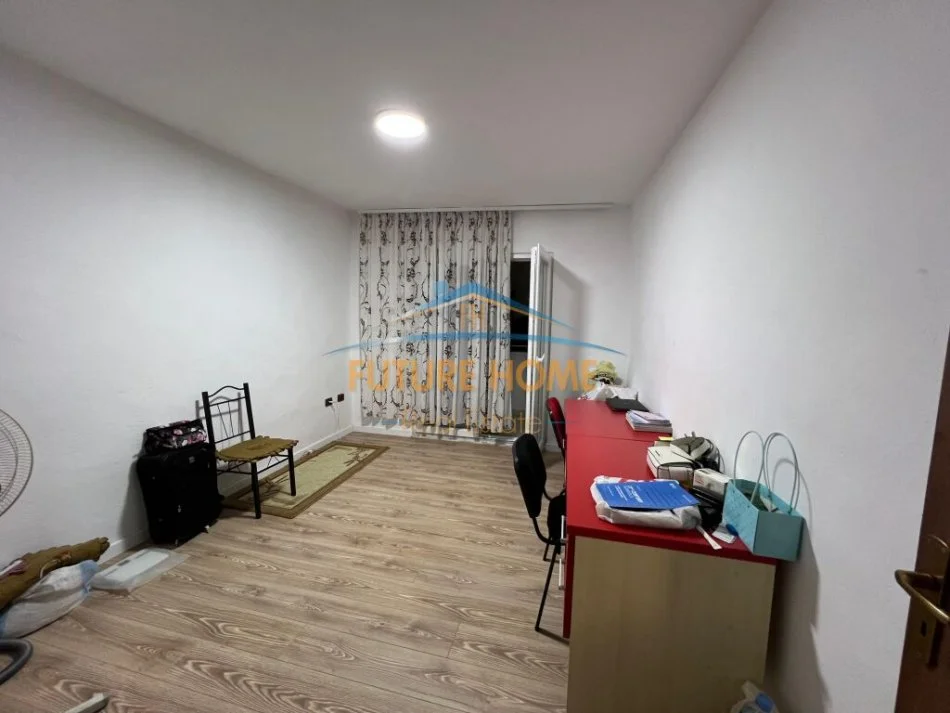 Tirane, shitet apartament 3+1 Kati 4, 110 m² 150.000 € (Rrugen Idriz Dollaku)
