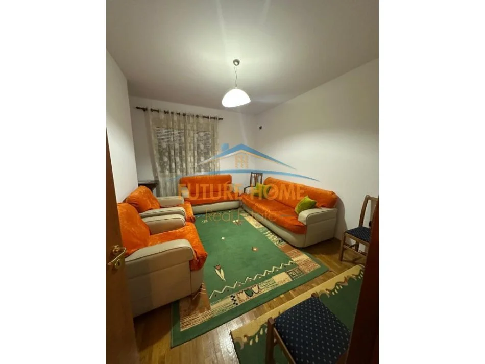 Tirane, jepet me qera apartament 2+1+Ballkon Kati 3, 90 m² 700 € (Rruga Sami Frasheri ,perball shkolles Petronini Luarasi)