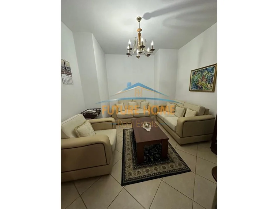 Tirane, jepet me qera apartament 2+1+Ballkon Kati 3, 90 m² 700 € (Rruga Sami Frasheri ,perball shkolles Petronini Luarasi)